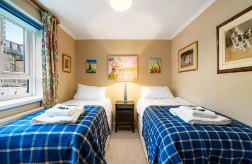 Battersea Apartment | Bright & Cosy Gem ~ Battersea Park View ~ King Bed