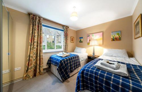 Battersea Apartment | Bright & Cosy Gem ~ Battersea Park View ~ King Bed