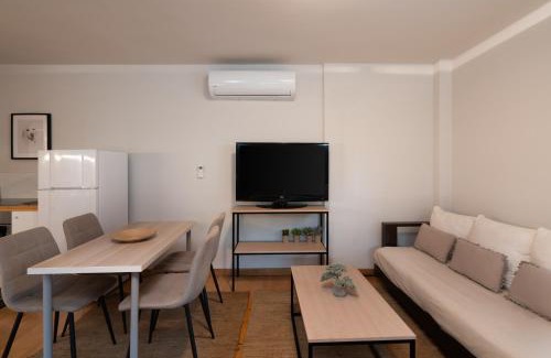 Glyfada Apartment | Bright, Cosy Studio close to Glyfada Beach & Center