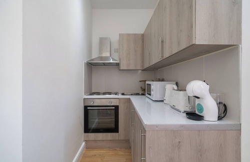 Tooting Apartment | Bright & Cosy Studio - Prime Location with Fast Tube to Central London