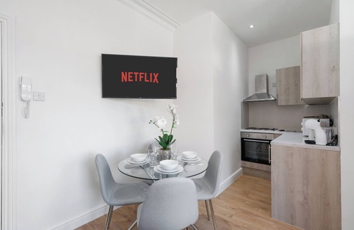Tooting Apartment | Bright & Cosy Studio - Prime Location with Fast Tube to Central London