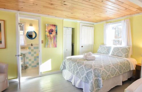 North Eastham House | Bright Cottage Close to Bayside Beaches