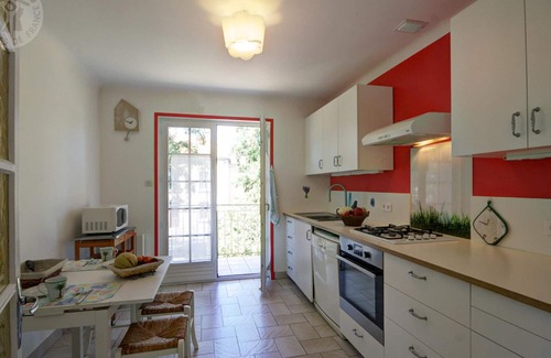 Nervieux Cottage | Bright cottage with large garden and private tennis