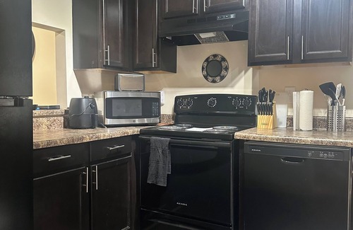 Stone Mountain Apartment | Bright & Cozy 2BR 2BA Apartment Near Stone Mountain Park Ideal Location!