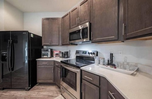 Lakeland House | Bright & Cozy 3 BR Near Parks & Dining in Lakeland