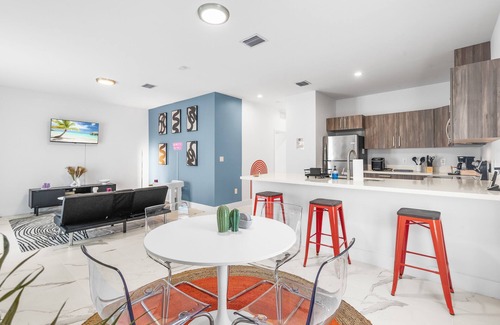 Riverside Park House | Bright & Cozy 3BR w/Fast WiFi, Minutes to Beach!