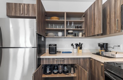 Riverside Park House | Bright & Cozy 3BR w/Fast WiFi, Minutes to Beach!