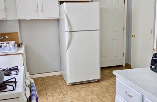 Palmer Square Apartment | Bright/Cozy/Hip 2/1 Apt | Logan Square