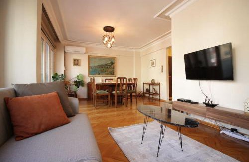 Bostanci Apartment | Bright Cozy Stacked Home Ideally Located n Kadikoy