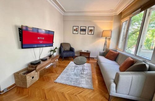 Bostanci Apartment | Bright Cozy Stacked Home Ideally Located n Kadikoy