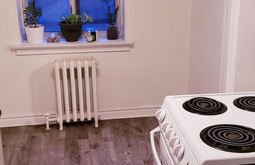 Oakwood Village Apartment | BRIGHT COZY/WARM 1 BEDROOM APARTMENT ON DUFFERIN