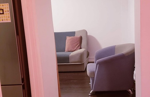 Oakwood Village Apartment | BRIGHT COZY/WARM 1 BEDROOM APARTMENT ON DUFFERIN