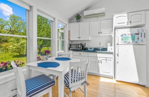 Brewster House | Bright & Cozy with Patio, Grill and near the Beach & Golf