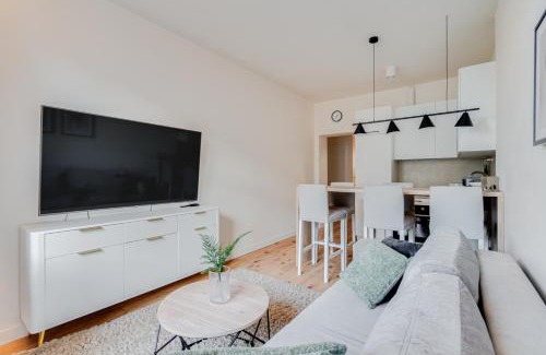 Stare Miasto Apartment | BRIGHT DAY Apartment - Self Check-in 24h, 10 min Market Square