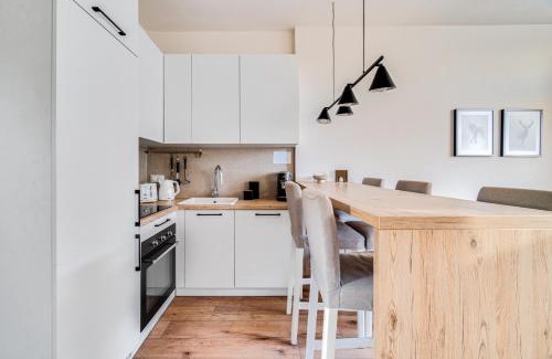 Stare Miasto Apartment | BRIGHT DAY Apartment - Self Check-in 24h, 10 min Market Square