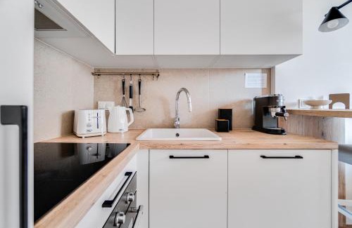 Stare Miasto Apartment | BRIGHT DAY Apartment - Self Check-in 24h, 10 min Market Square