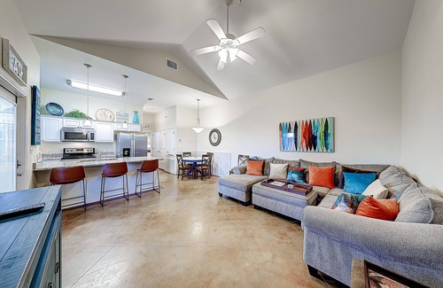 Corpus Christi House | Bright, dog-friendly townhome with free wifi and a private yard - near the water