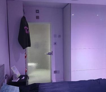 Perry Vale House | Bright Double Room w Private Bath Easy Access Free Breakfast