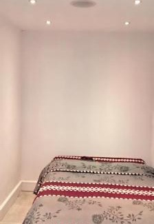 Perry Vale House | Bright Double Room w Private Bath Easy Access Free Breakfast