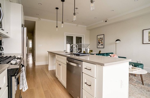 Dupont Circle Apartment | Bright Dupont Circle 2BR w/W/D, nr Restaurants & Bars, by Blueground
