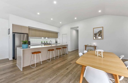 Waterhouse House | Bright & Easy- Pet Friendly Outside 7 Cobb n Co Way Robe