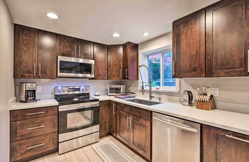 Esperance House | Bright Edmonds Abode w/Patio & Dining Table!