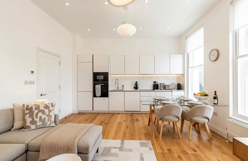 Redcliffe Apartment | Bright & Elegant Chelsea Getaway: Private Balcony!