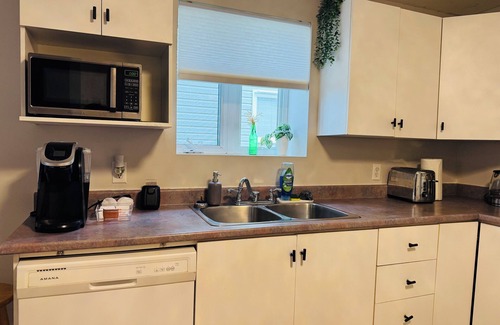 Terra Nova Apartment | Bright & Elegant, Near YYT