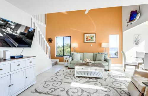 Englewood Apartment | Bright Englewood Gem Rooftop Patio, Walk to Beach