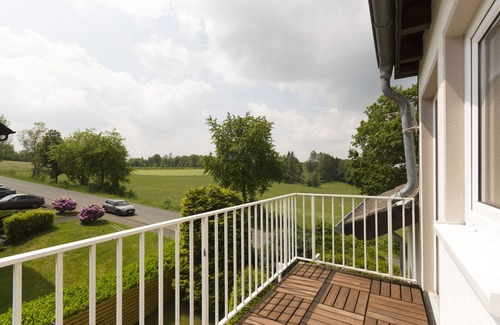 Waldbrol Apartment | Bright exclusive 2-room apartment 60sqm, balcony, Panarbora, Netflix, WiFi