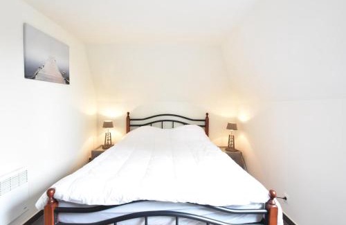 Adinkerke House | Bright Family Stay with Bikes, cleaning included