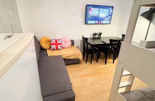 Brixton Apartment | Bright flat in Brixton