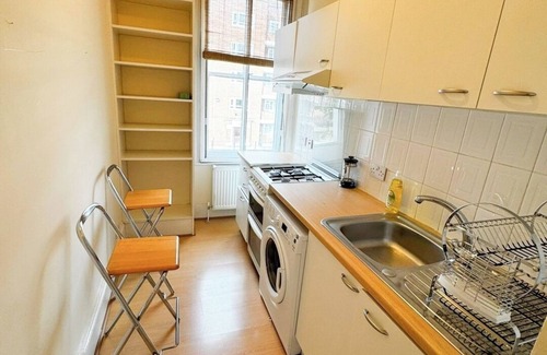 Stockwell Apartment | Bright Flat in Stockwell Modern Comfort with Quick Tube Access to Central.