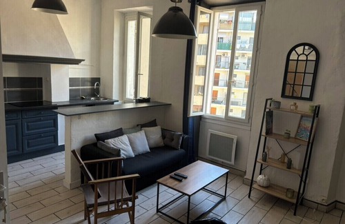 Saint-Lambert Apartment | Bright flat near the beach and Old Port