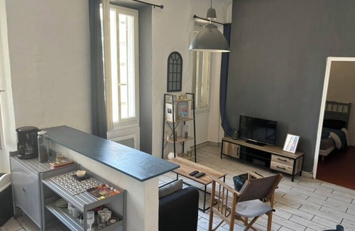Saint-Lambert Apartment | Bright flat near the beach and Old Port