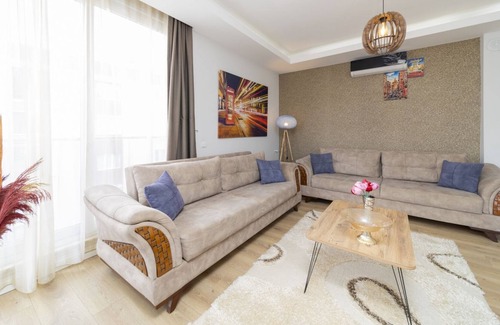 Antalya City Centre Apartment | Bright Flat w Balcony 15 min to Konyaalti Beach