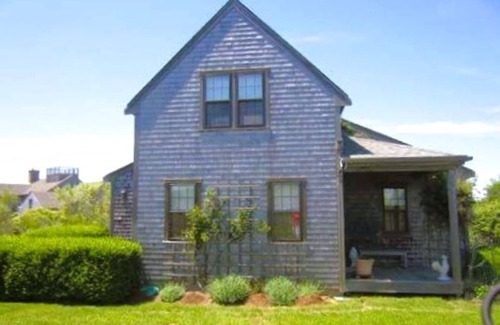 Madaket House | Bright freshly decorated 2-bedroom house on an acre