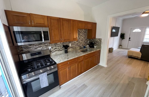 Mango Groves Condo | Bright & Fun 2BR w/HugeYard&WiFi Near Beach & WPB