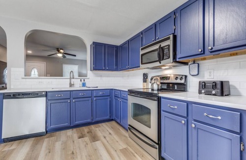 Southside House | Bright, fun, and welcoming home near Lackland and Seaworld