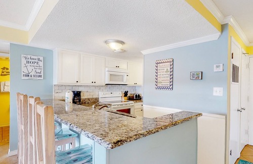 Orange Beach Condo | Bright & fun condo with pool, beach access, private balcony & central AC