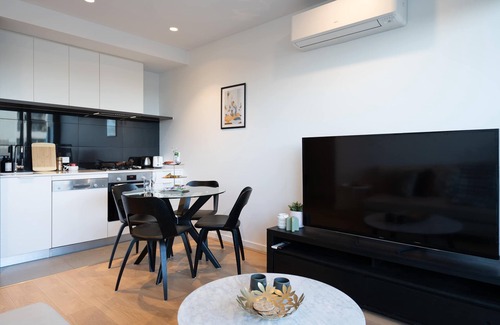 Hawthorn Apartment | Bright Hawthorn 1BR Apartment near Glenferrie