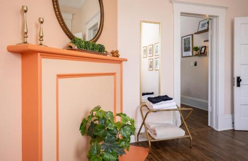 Metropolitan Apartment | Bright Historic Home, Recently Renovated, Near Downtown, SCAD, & Starland Yard