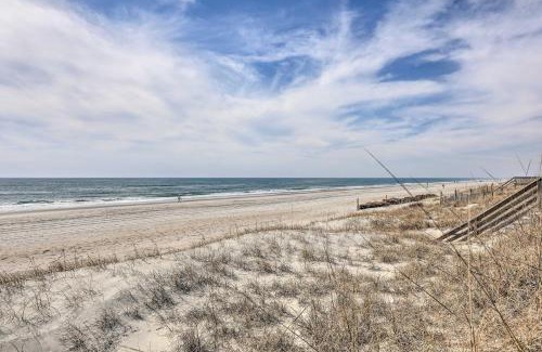 Emerald Isle House | Bright Home 1 Min Walk to Public Beach Access