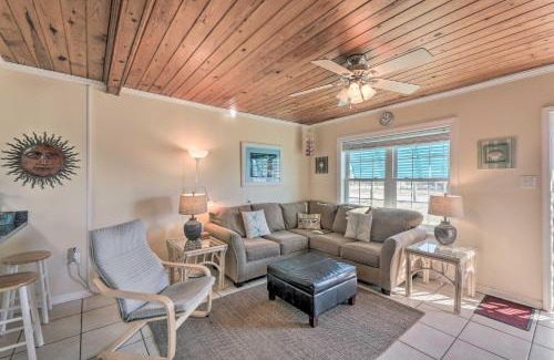 Emerald Isle House | Bright Home 1 Min Walk to Public Beach Access