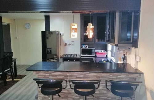 New Grove House | Bright house 10 minutes from Blue Bay Beach