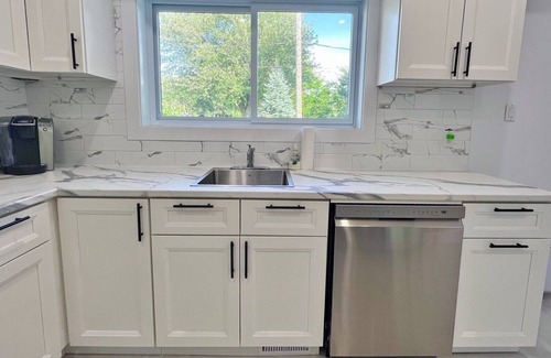 Preville House | Bright house 15mins to DT Montreal, with free parking