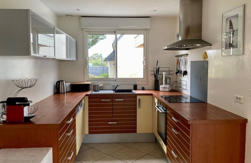 Kerroch House | Bright house with garden 200m from the sea