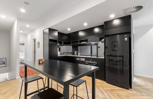 Kingston Apartment | Bright Kingston Stay with Balcony Access