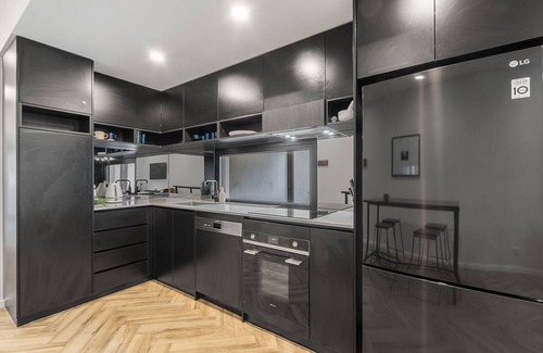 Kingston Apartment | Bright Kingston Stay with Balcony Access