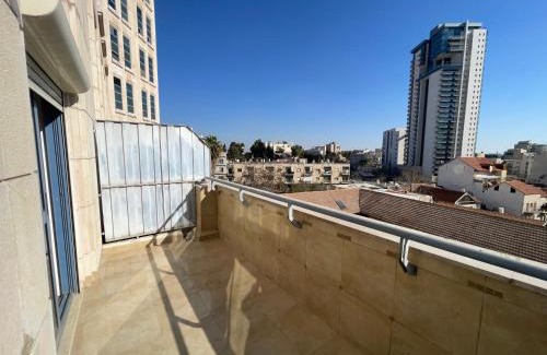 Nachlaot Apartment | Bright Mahane Yehuda 1 BR with Private Terrace